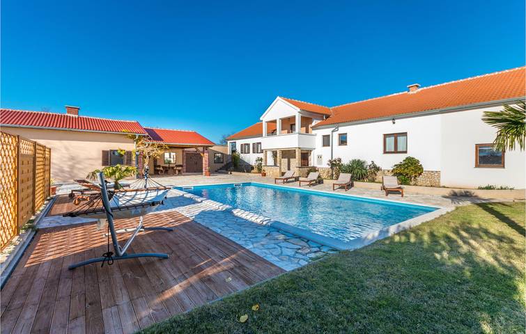 Feriehus for 12 personer, med terrasse, børnevenlig - 1