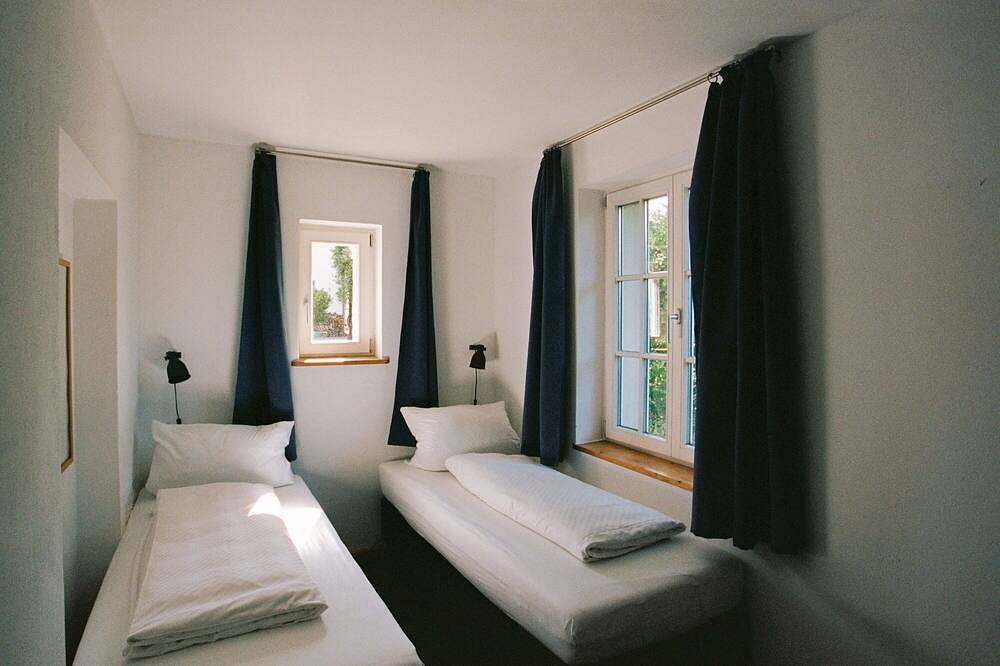Ganze Wohnung, Remise Eg: Gartenwohnung mit Kaminofen, Terrasse und Wasserzugang in Plötzin, Werder