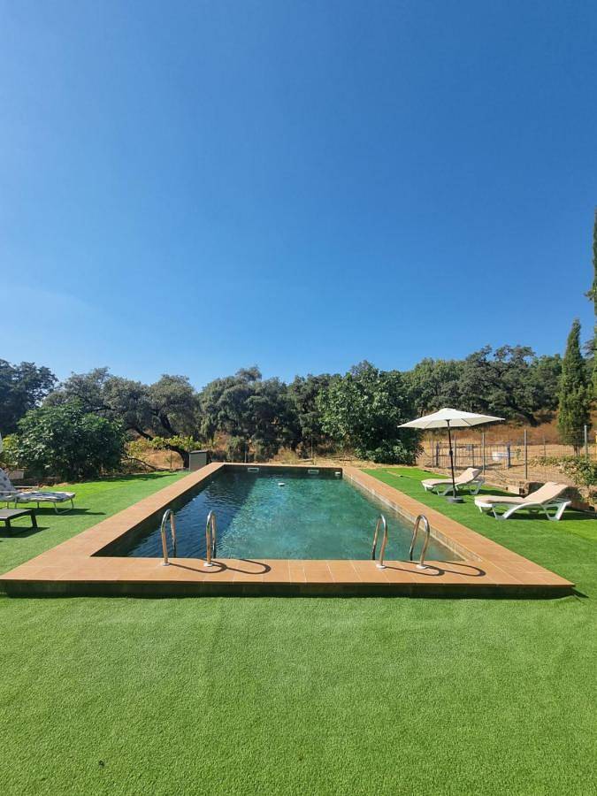 Apartamento para 11 personas, con piscina además de vistas y jardín, Se admiten mascotas en Cortegana