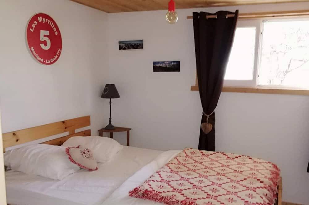 Appartement entier, Appartement avec Jacuzzi Privatif proche stations ski vue imprenable 2 chambres in Serraval, Région d'Annecy