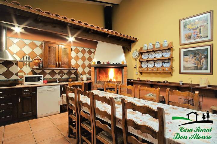 Gîte pour 15 personnes, avec jardin ainsi que terrasse et jacuzzi - 1