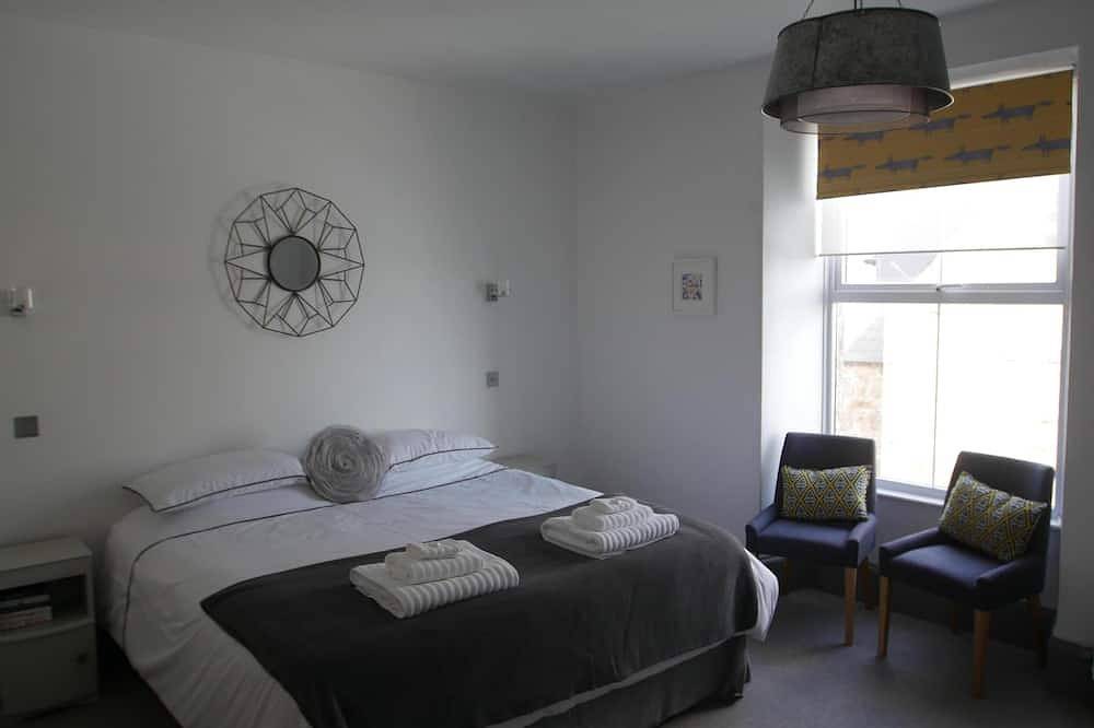 Channings St Ives, Sleeps 10-12 Panoramic Sea Views and Parking in St. Ives, Cornwall