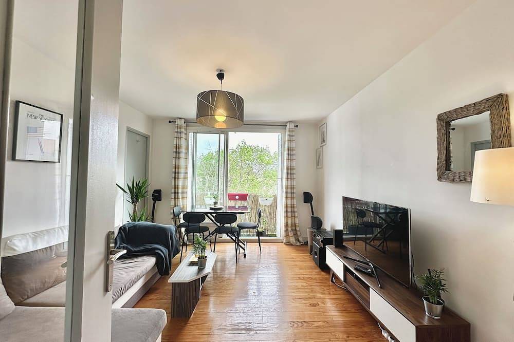Ganze Wohnung, Bright apartment near Bayonne station (5-minute walk) in Bayonne, Bayonne und Umgebung