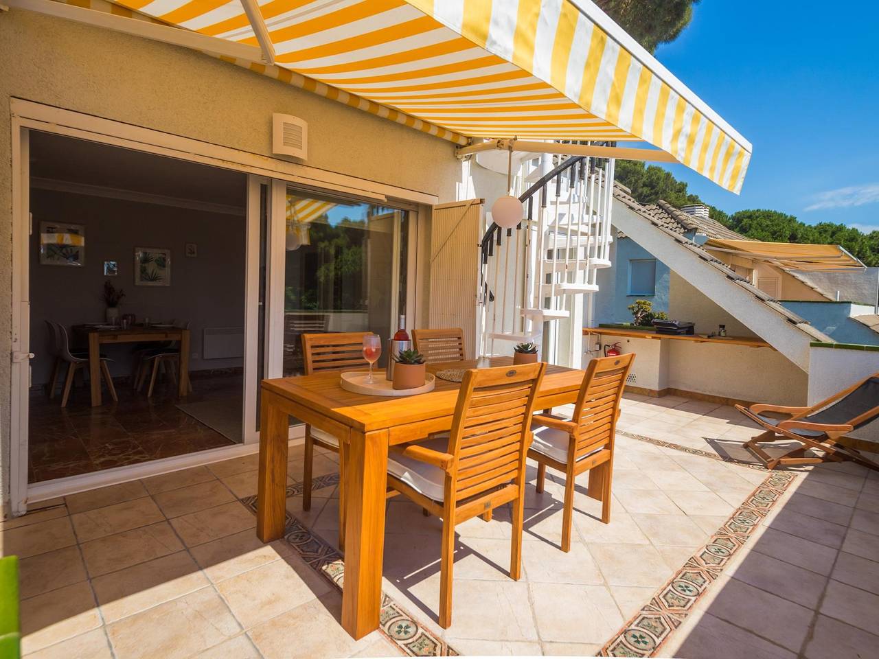 Ganze Ferienwohnung, Apto Cala Cristus mit Meerblick nur 2 Gehminuten vom Strand entfernt in Cala dels Esculls (Calonge), Calonge