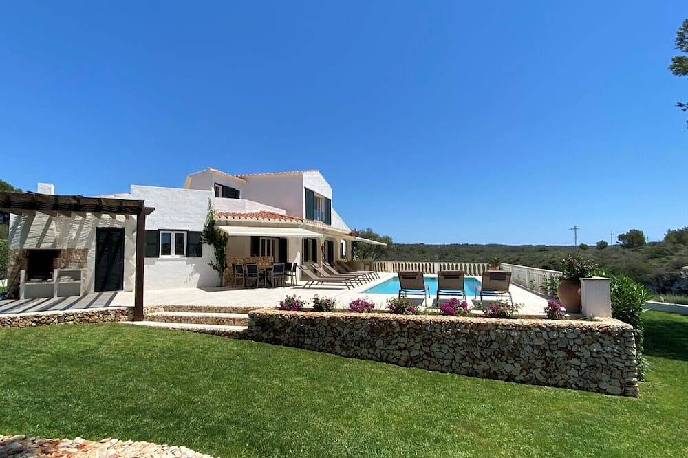 Villa with sea views, 4 bedrooms, free Wifi in Binisafua, Sant Lluís