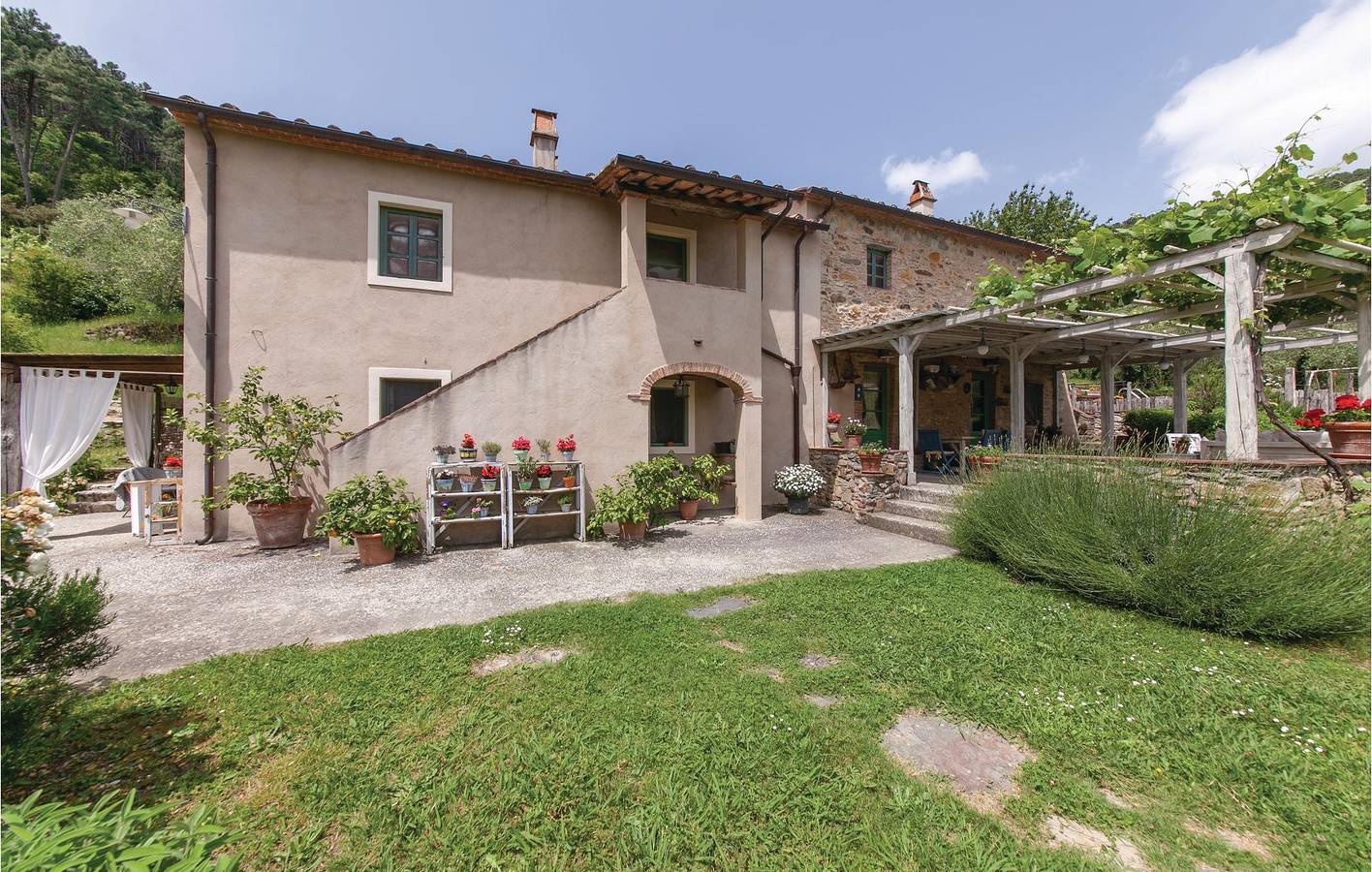 Appartement am Pool mit Küche und Parkplatz - 900m bis Buti in Buti, Pisa Provinz
