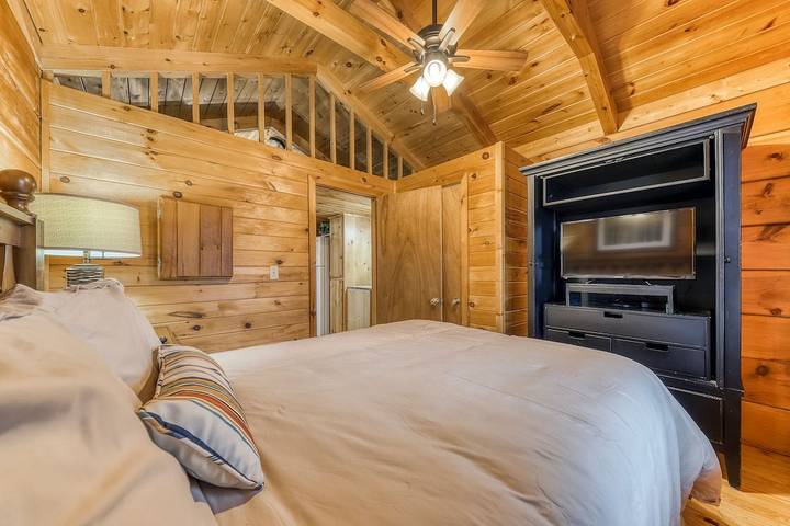 Vacation rental for 16 people, with terrace and hot tub as well as yard and pool in Wear Valley