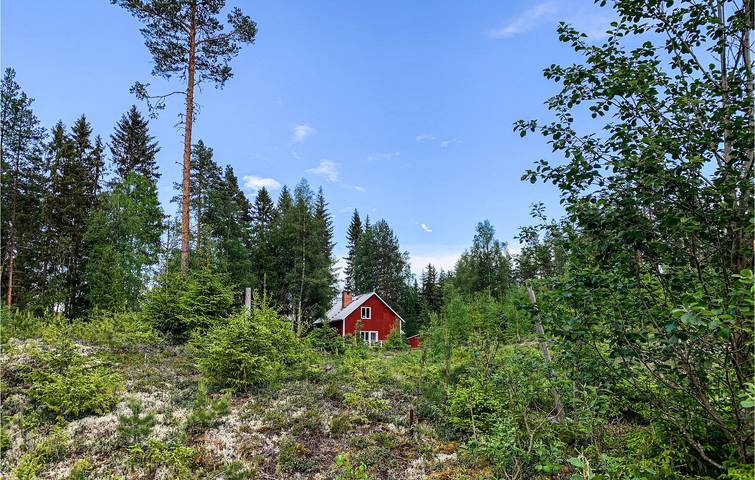 Hus för 8 Personer med trädgård in Värmland