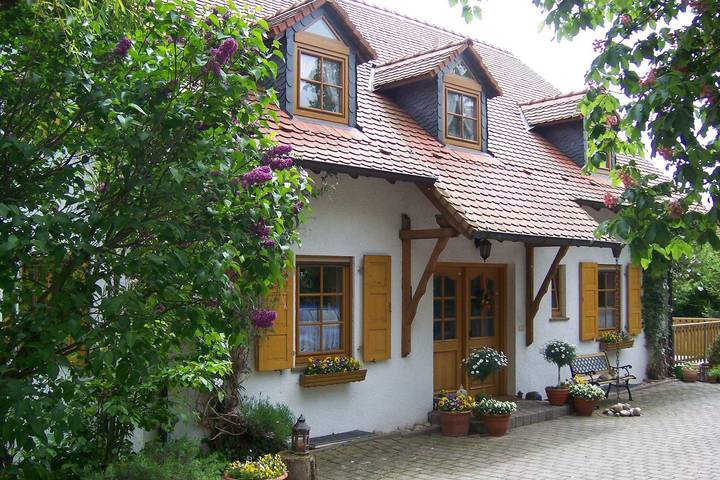 Ferienwohnung für 4 Personen, mit Garten und Terrasse in Alzey