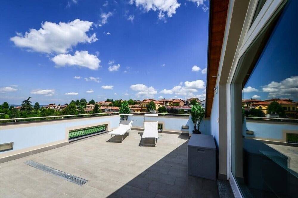 Apartamento entero, Luxury apartment in the very center, but quiet and private in La Morra (Italia), Langhe