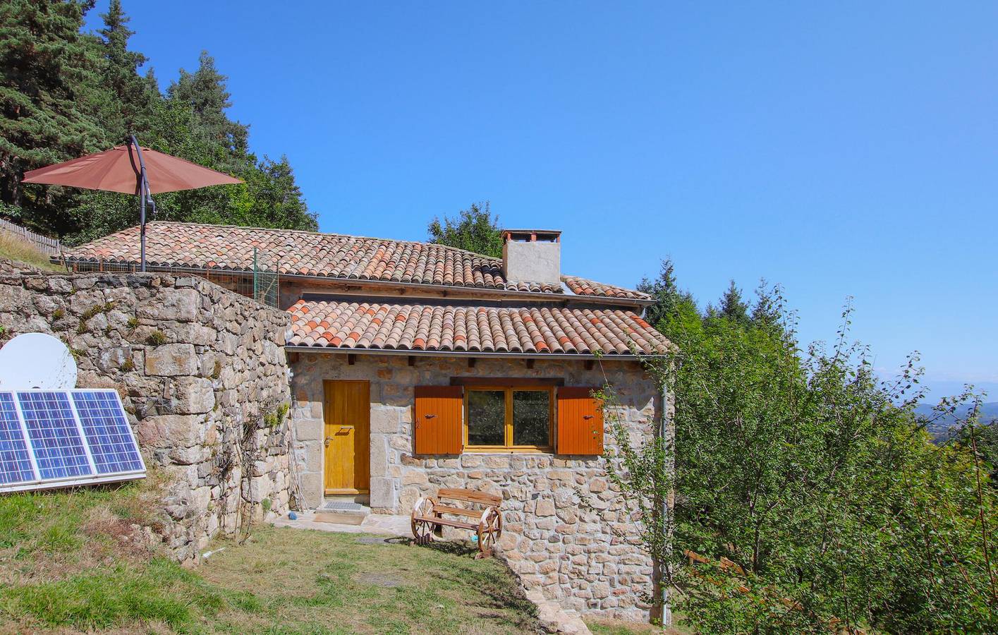 Retraite douillette au bord de l'eau avec parking et jardin à 2 km de L'Auzène in Saint-Étienne-de-Serre, Parc naturel régional des Monts d'Ardèche