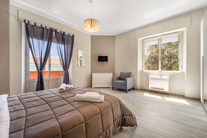 Casa vacanze 'Appartamento Elegante Carbonia' con balcone, Wi-Fi e aria condizionata in Carbonia, Sulcis Iglesiente