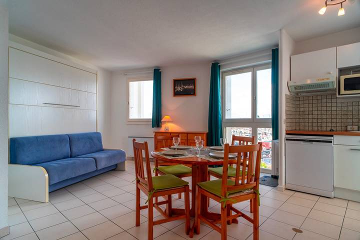 Ferienwohnung für 4 Personen, mit Terrasse und Ausblick in Arzon