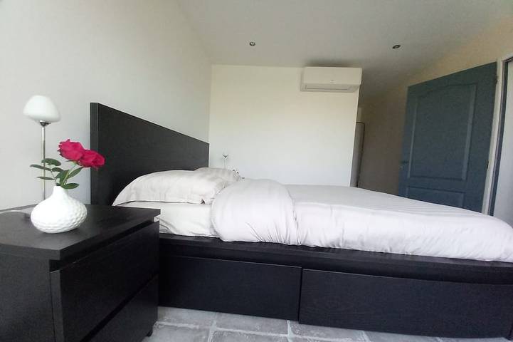 Location de vacances pour 6 personnes, avec jardin ainsi que terrasse et piscine à Saint-Germain-du-Puch - 2