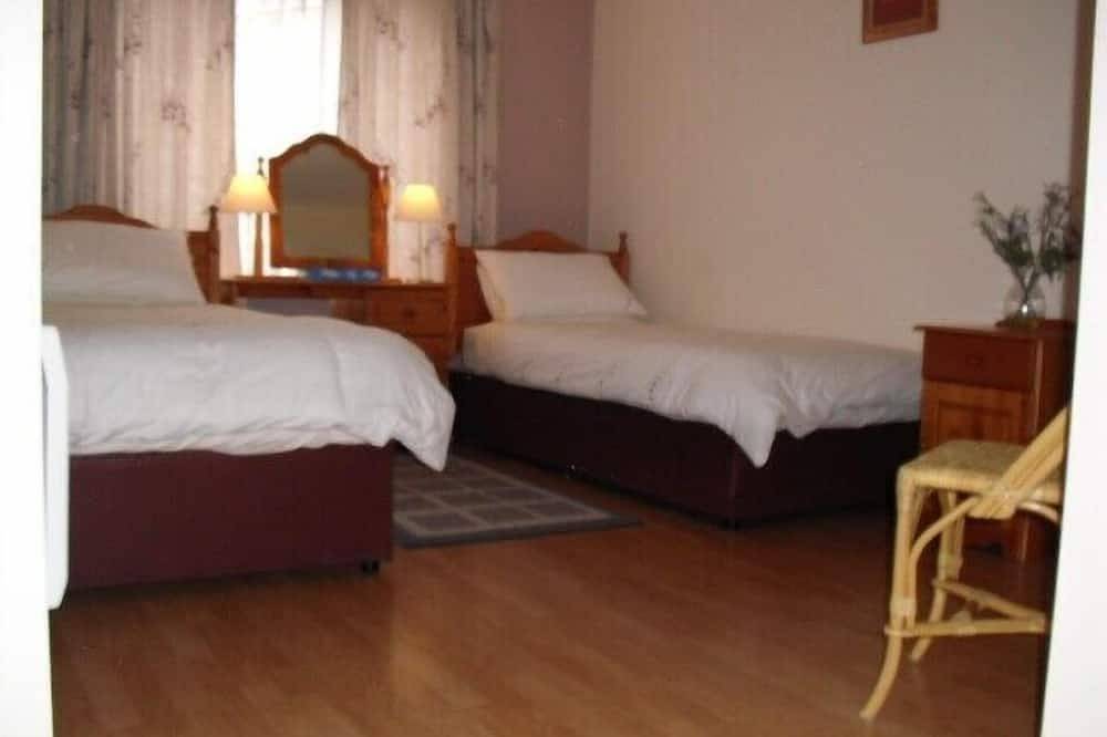 Entire apartment, Charming, Secluded, 2 Bed-Roomed Apartment  In the Heart of Wexford Town in Wexford, County Wexford