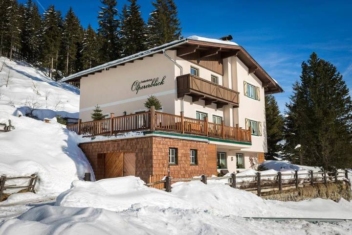 Ferienhaus für 21 Personen, mit Balkon und Terrasse sowie Garten und Pool im Zillertal - 2