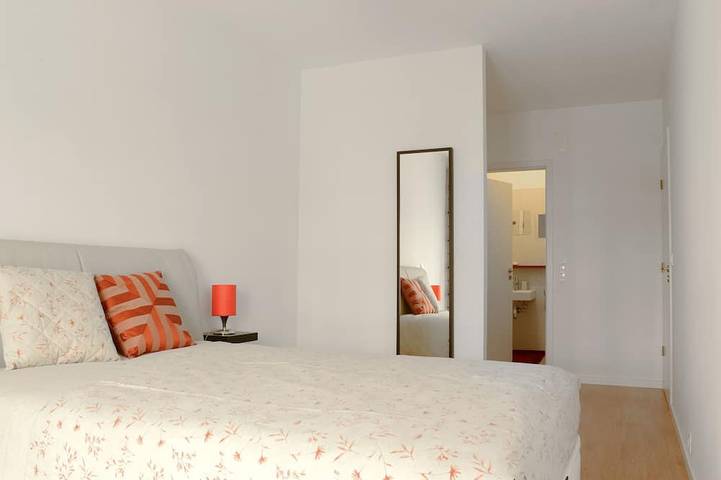 Ganze Wohnung, Entrecampos 6, Luxus-T3-Wohnung mit Garage. in Lissabon, Costa de Lisboa