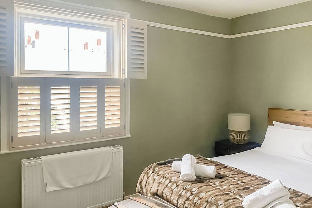2 bedroom accommodation in Eastbourne in Eastbourne, East Sussex