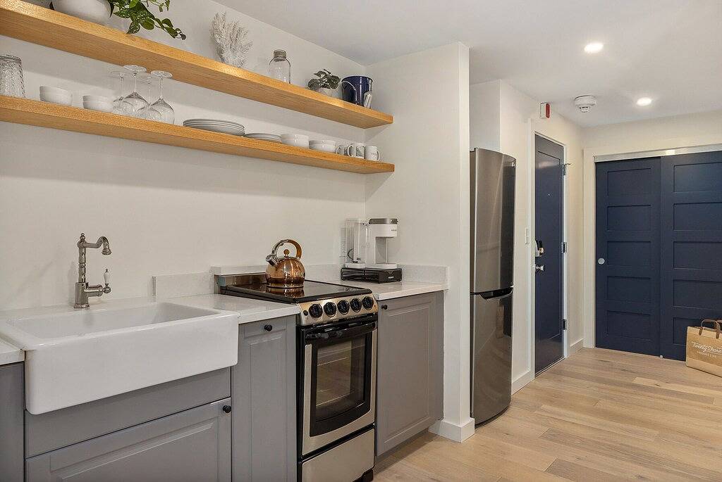 Ganze Wohnung, Zwanzig Ufer - \"Strandchic\" Suiten. Stadtzentrum. Spaziergang überall in Ogunquit, York County