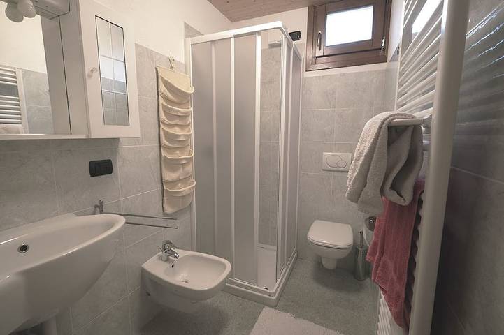 Hübsche Zwei-Zimmer-Wohnung im alpinen Stil in Madesimo (Dorf), Madesimo