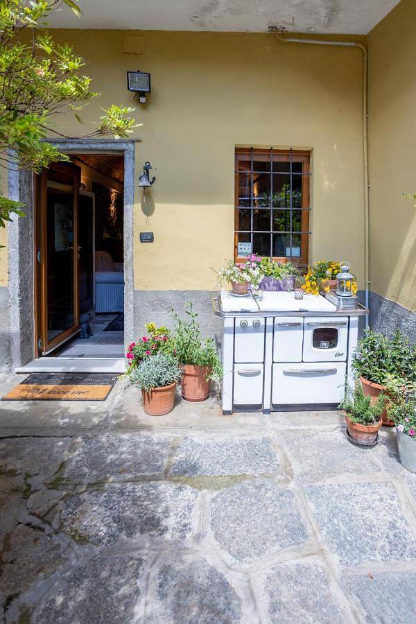 Apartamento inteiro, Il Cortile di Mamma Mia in Pisano, Lago Maggiore (Piemonte)