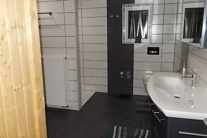 Ferienwohnung für 5 Personen, mit Terrasse und Garten sowie Sauna