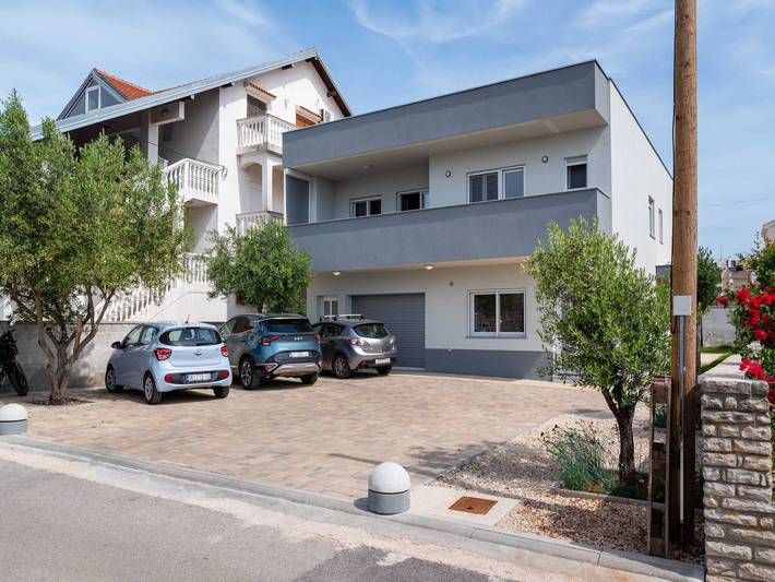 Ferienwohnung für 8 Personen, mit Balkon in Zadar (Kommun)
