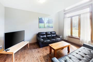 Chalet for 20 Guests in Blue Mountain (Ontario), Lake Huron ON, Picture 1