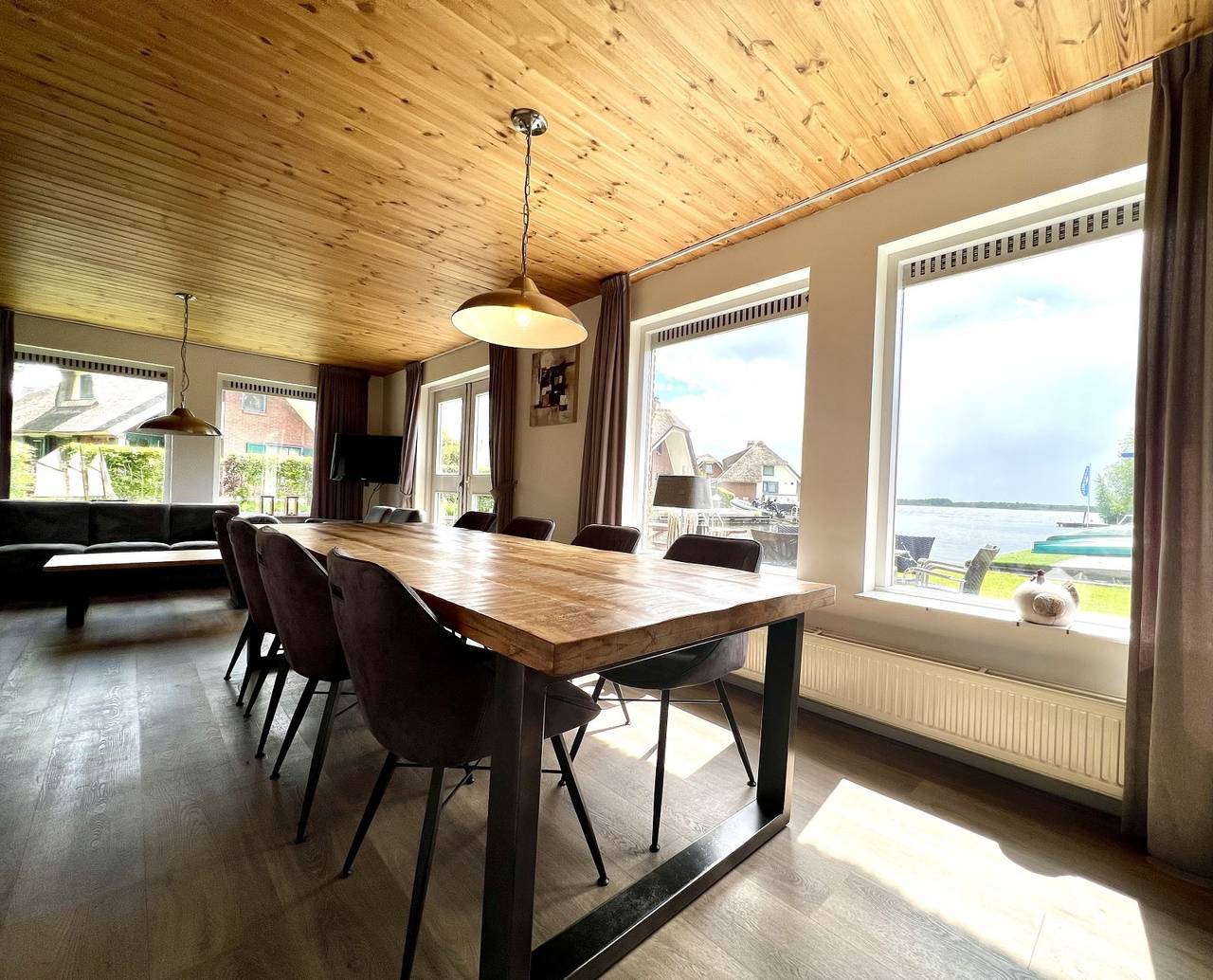 Komfortables Ferienhaus am Wasser für 10 Personen in der Nähe von Giethoorn in Nationalpark Weerribben-Wieden