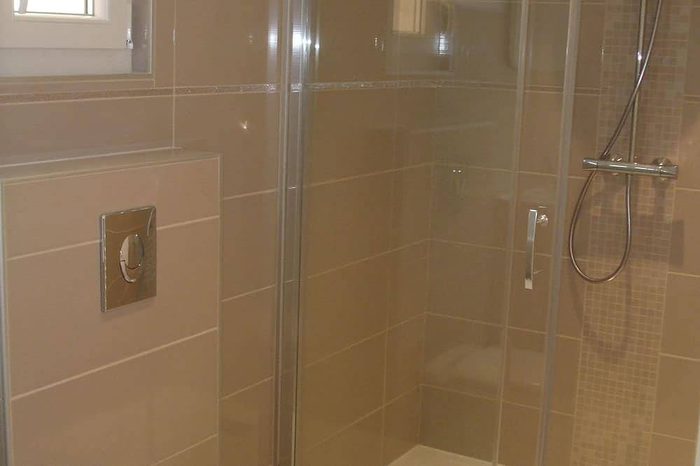 Hamlet house in Saint Saturnin-lès-Apt in the heart of the vineyards in the Luberon in Saint-Saturnin-lès-Apt, Parc naturel régional du Luberon