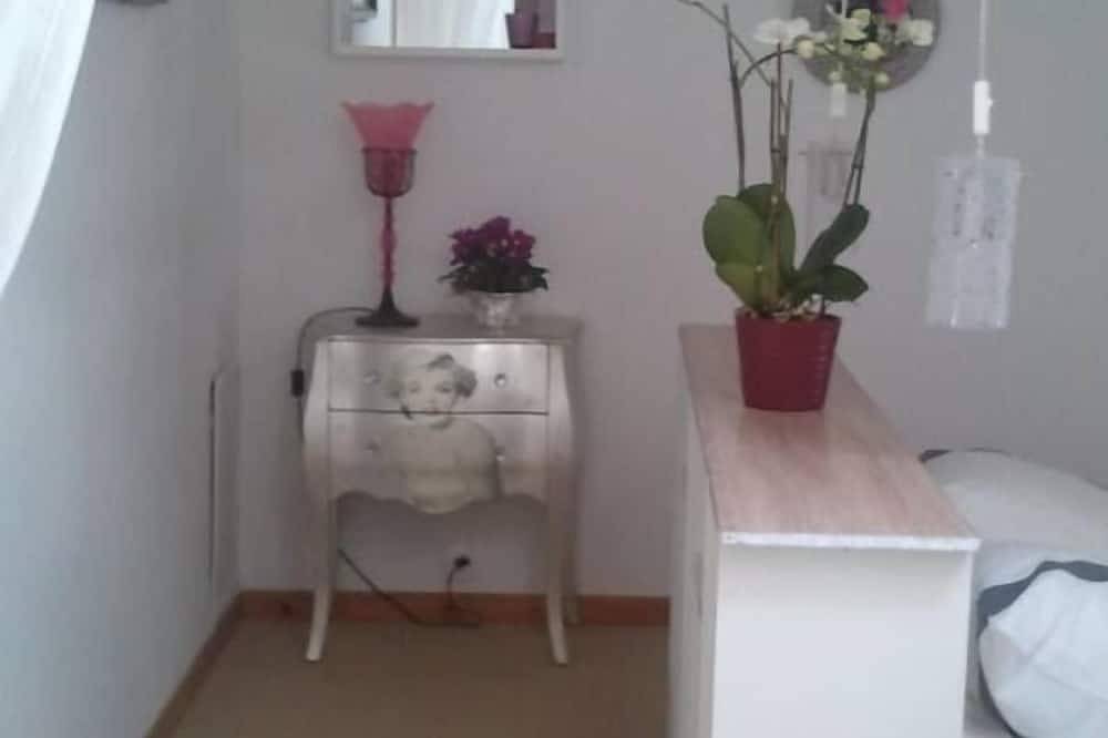 Appartement entier, T3 mansardé dans maison de caractère. in Loubens, Parc naturel régional des Pyrénées ariégeoises
