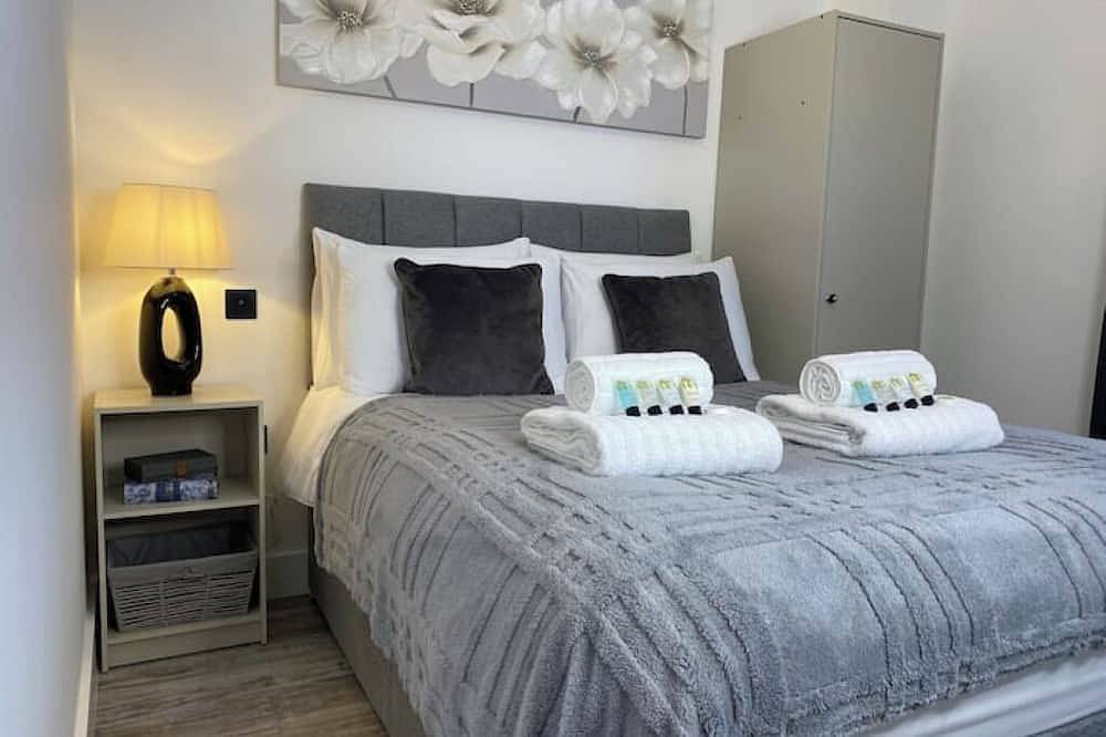 Entire apartment, Town Center Two-Bedroom in Swindon, North Wessex Downs