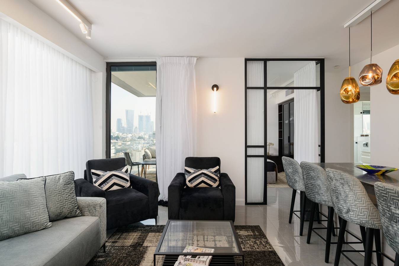 Entire apartment, Mamad High End 2Br with City & Sea View by Feelhome in Tel Aviv, Tel Aviv District