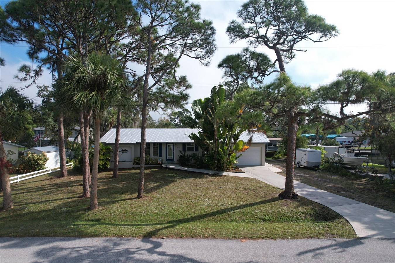 Luxury Contemporary Style House on Charlotte Harbor Area, Charlotte County House 5846 in Grove City, Charlotte County