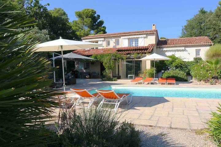 Gîte pour 8 personnes, avec piscine, animaux acceptés à Tourtour