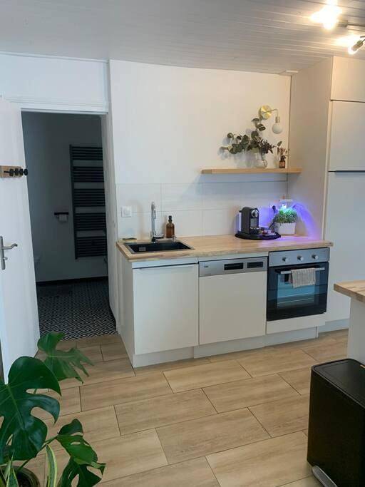 Gîte pour 4 personnes, avec jardin à Vessey - 2