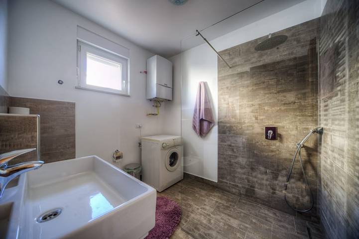 Entire apartment, Large family apartment with private pool in Pula-Medulin, Pula