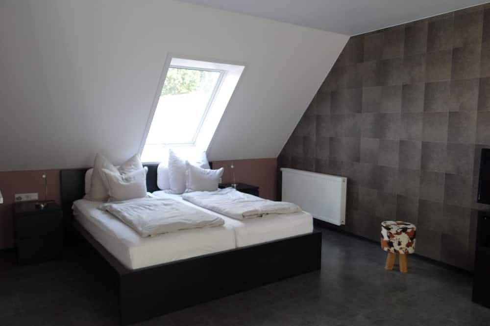 Ganze Wohnung, Ruhige, großzüge und  lichtdurchflutete Ferienwohnung/Loft\nmit großem Hofgarten in Buchholz, Müritz