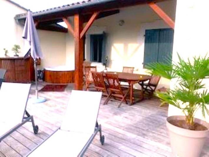 Location de vacances pour 6 personnes, avec piscine ainsi que jardin et jacuzzi à Chalais - 3