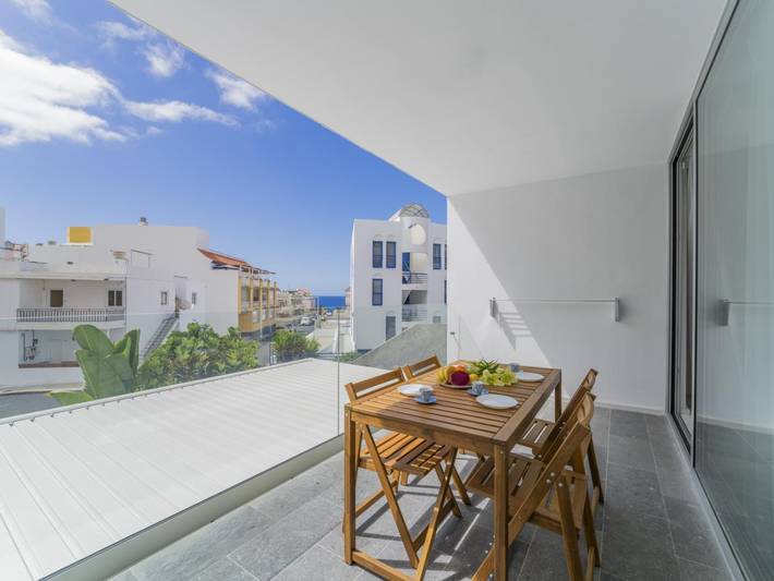 Ferienwohnung für 4 Personen, mit Balkon und Terrasse sowie Pool