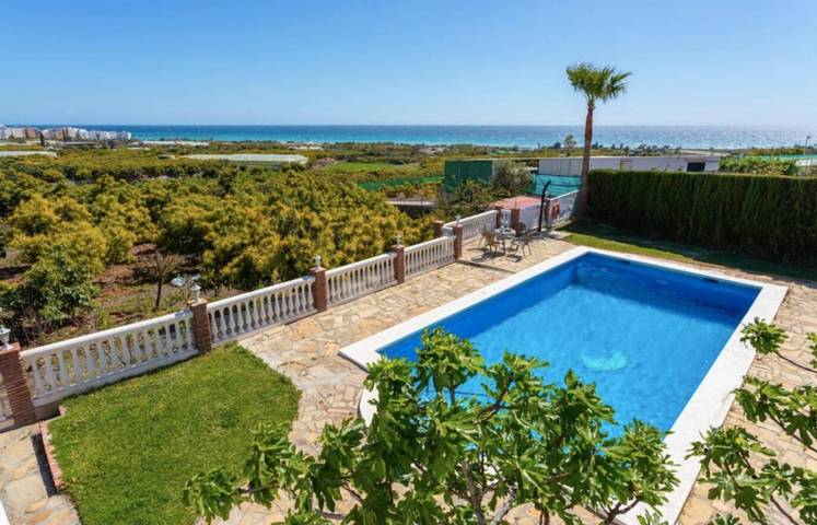 "Casa El Retiro" con vistas al mar, piscina, Wi-Fi y jardín in Nerja, Cordillera Penibética