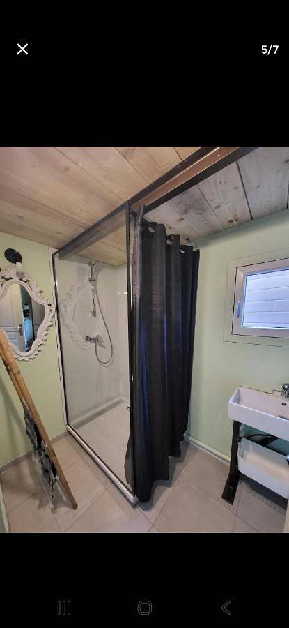 Deluxe Double Room (2 Adults + 1 Child) in Loupian, Côte méditerranéenne (France)