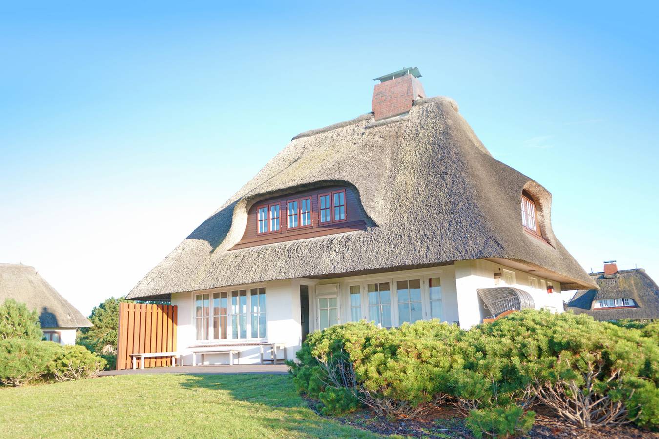 Ferienhaus 'Reetdachhaus' mit Meerblick, privater Terrasse und Wlan in Greveling, Nieblum