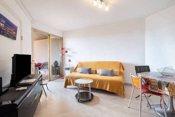 Entire apartment, “Le Rose Garden” Apartment with Balcony, Wi-Fi, and Air Conditioning in Cagnes-sur-Mer, Mediterranean Coast (France)