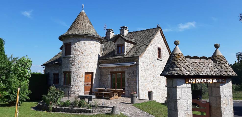 Gîte pour 10 personnes, avec Terrasse ainsi que Jardin et Vue