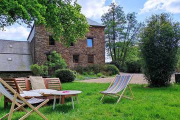 Gîte pour 12 personnes, avec jardin, animaux acceptés à Guer