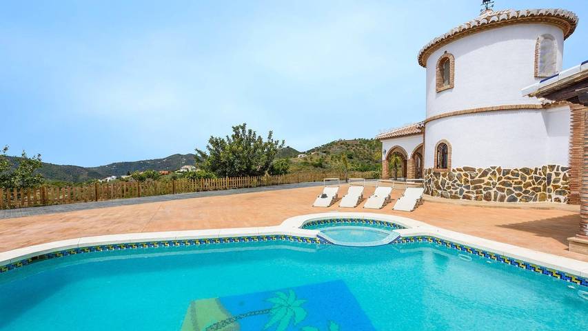 Villa for 8 people, with Balcony/Terrace and Hot tub as well as Pool in Arenas