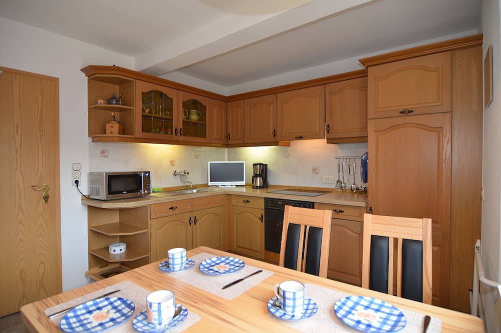 Ganze Wohnung, Ca.70m2 Fewo, mit Balkon, neu u. modern eingerichtet, Wald- u. Strandnähe in Geltow, Schwielowsee