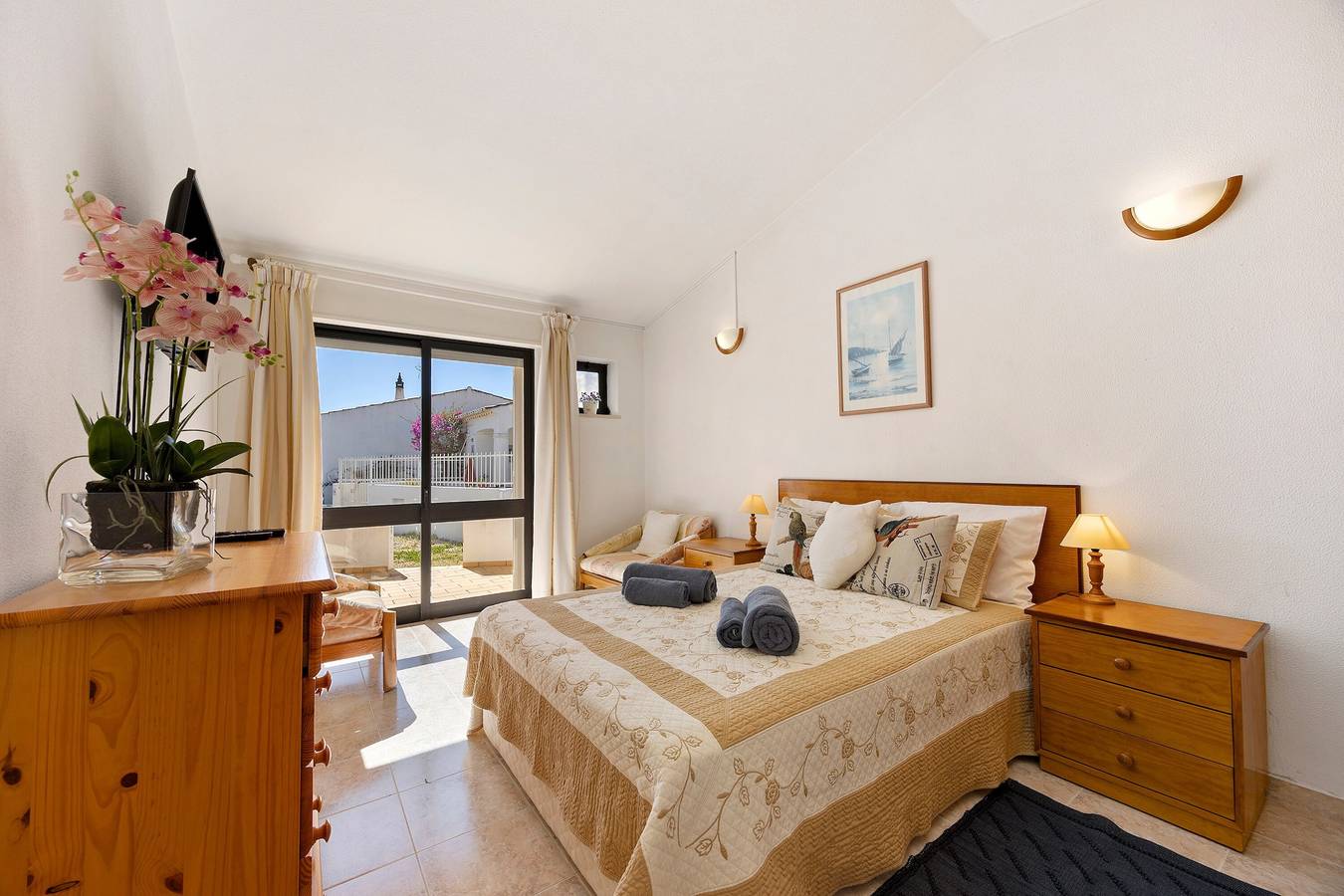 Entire studio, Studio Apartment 'Estúdio Agostinho' with Private Terrace and Wi-Fi in Luz, Faro District