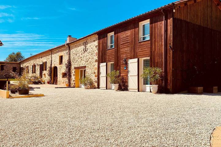 Location de vacances pour 6 personnes, avec jardin à Capdrot